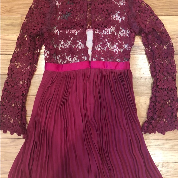 Romeo + Juliet couture lace long sleeve dress - Picture 2 of 4